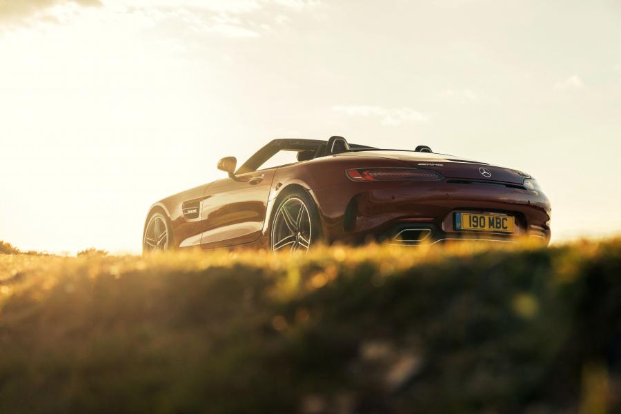  Mercedes-AMG GT C Roadster 2017 года  (UK) (фото 3 из 40)